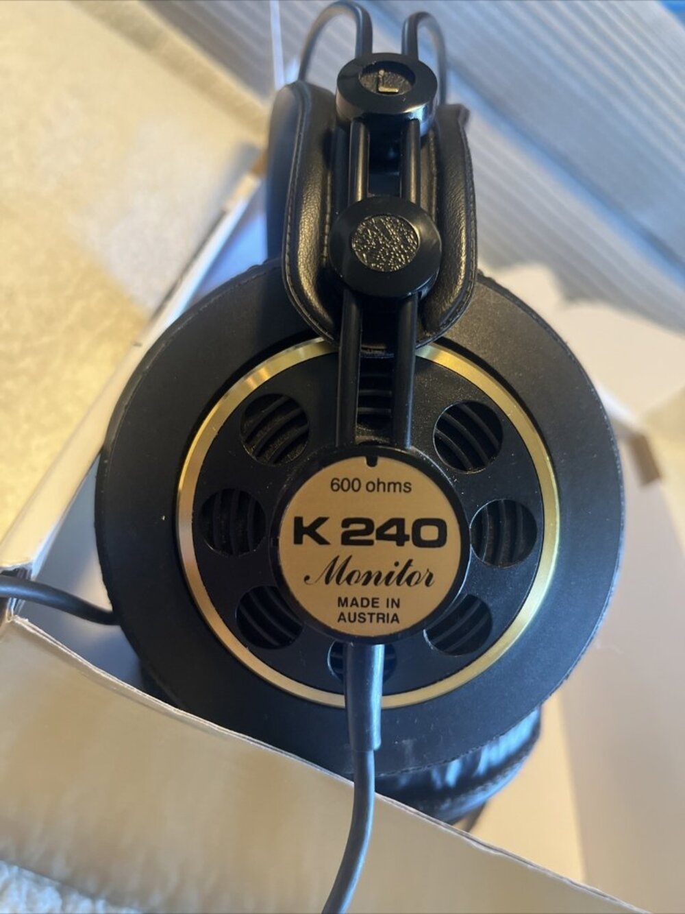 AKG K 240  Stereo Studio Headphones - Picture 3 of 9